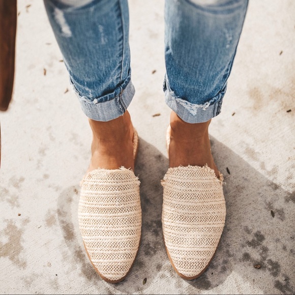 Vici Shoes - ONE LEFT - Ally Handwoven Artisan Slides Vici